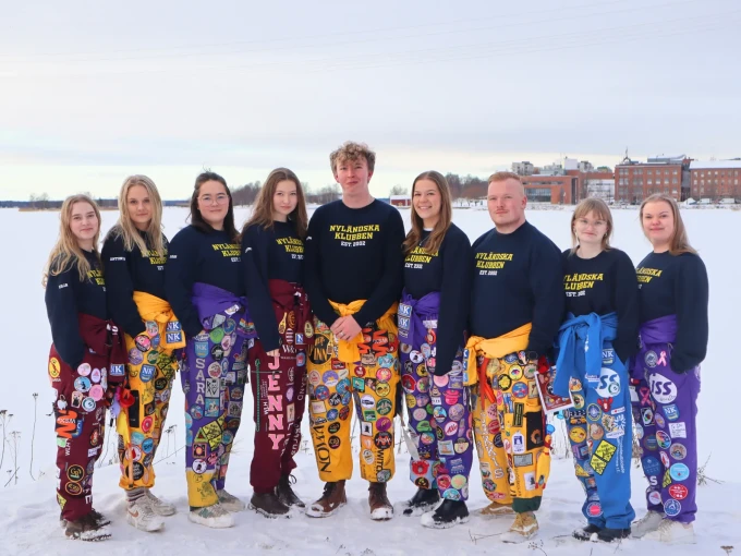 Nimeton A4 vaakasuuntainen