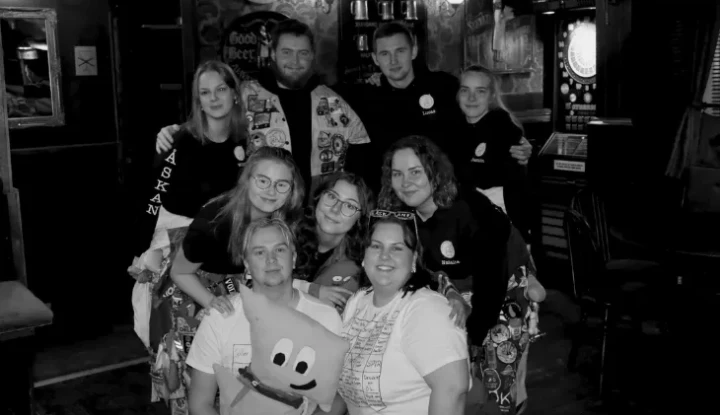 Gora svartvitt till trea