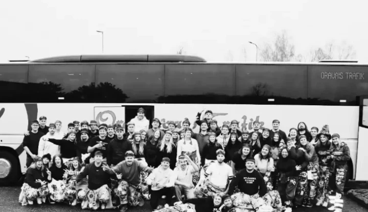 Gora svartvitt till trea