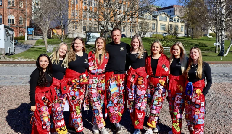 D6523DD4 6137 4199 9296 4FB3EFB6AC9D 1 201 a 3