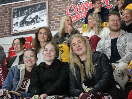 084CB305 7B7C 4676 88E7 C4E2A938794B