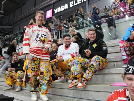 436F1B0D ACAD 4814 B165 40C8CBDE04E3