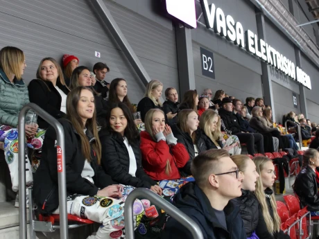 7AB9CF57 0DAD 4837 90FC 446B7975DDE6