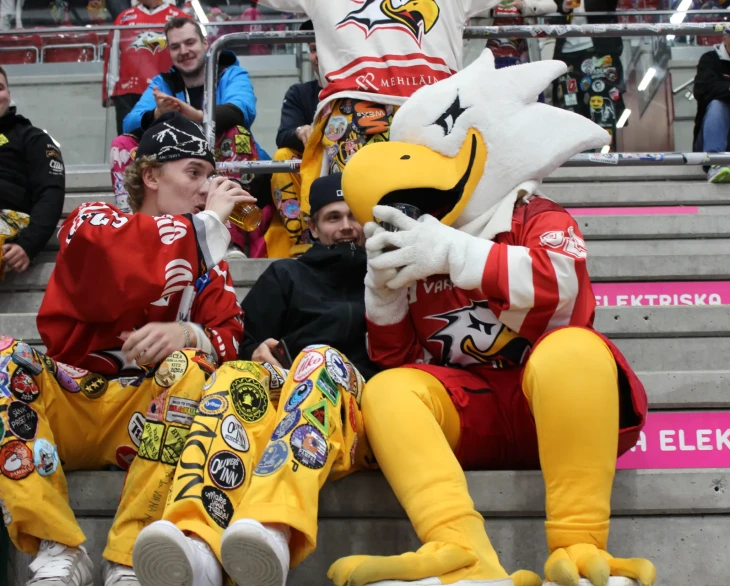 8F72B740 0DE6 41B4 AB03 98B7ACAEE783