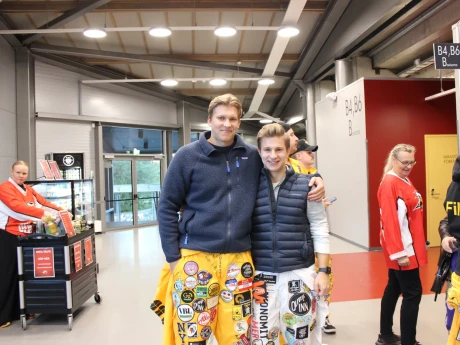 98C861B9 C8FF 4E9A BAD3 9F8CD593AE23