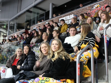 F63B22A4 ADF1 4DB9 89A4 3649EAE42D97